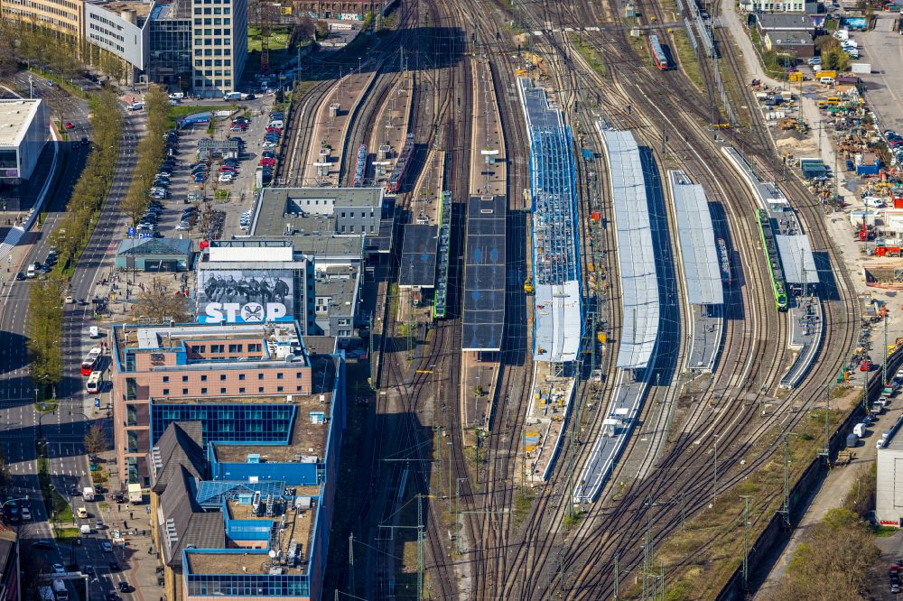 Aerial image Dortmund - Track progress and building of the main station of the railway in Dortmund in the state North Rhine-Westphalia, Germany