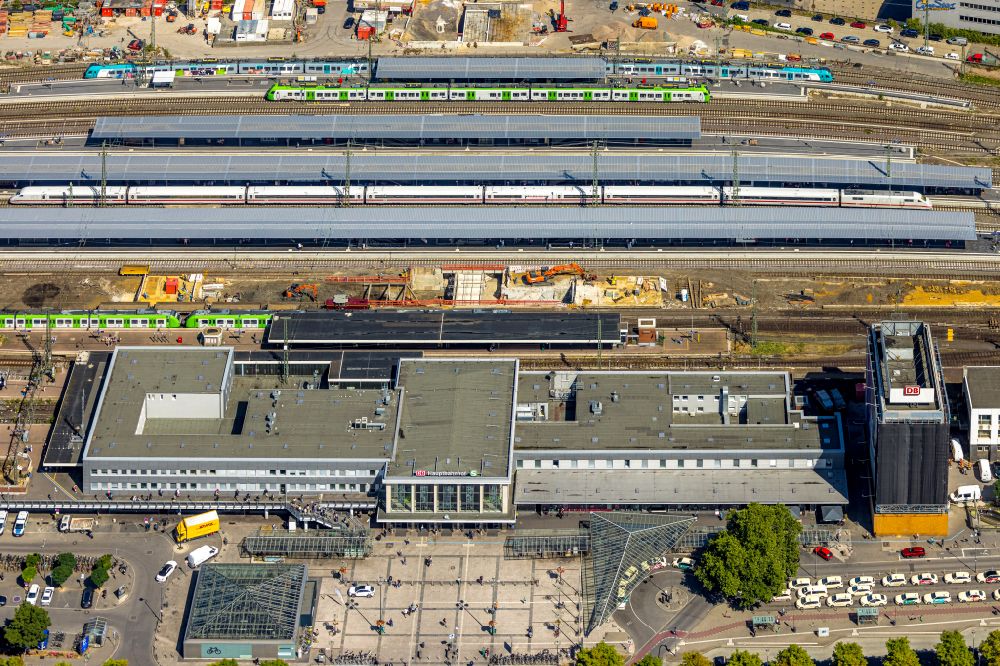 Aerial photograph Dortmund - Track progress and building of the main station of the railway in the district City-West in Dortmund at Ruhrgebiet in the state North Rhine-Westphalia, Germany
