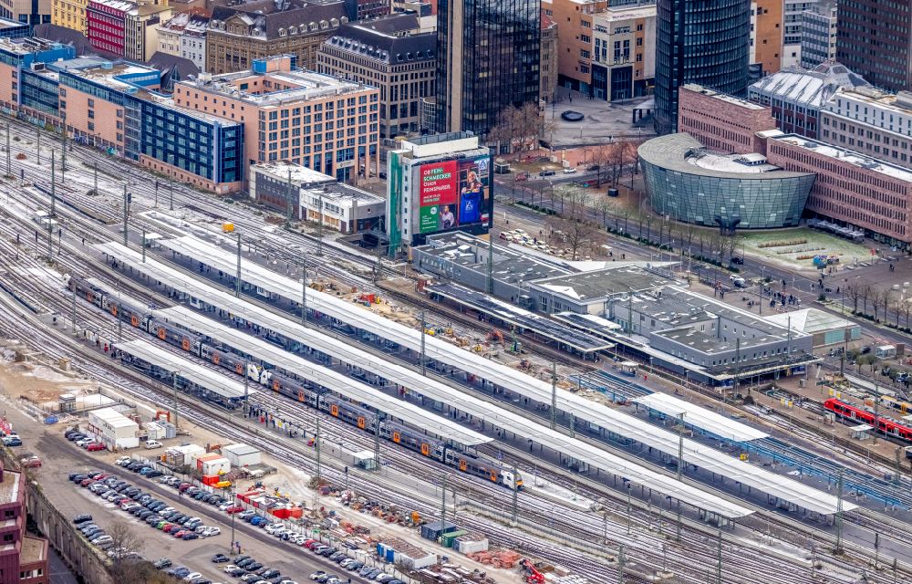 Aerial image Dortmund - track progress and building of the main station of the railway in Dortmund in the state North Rhine-Westphalia, Germany