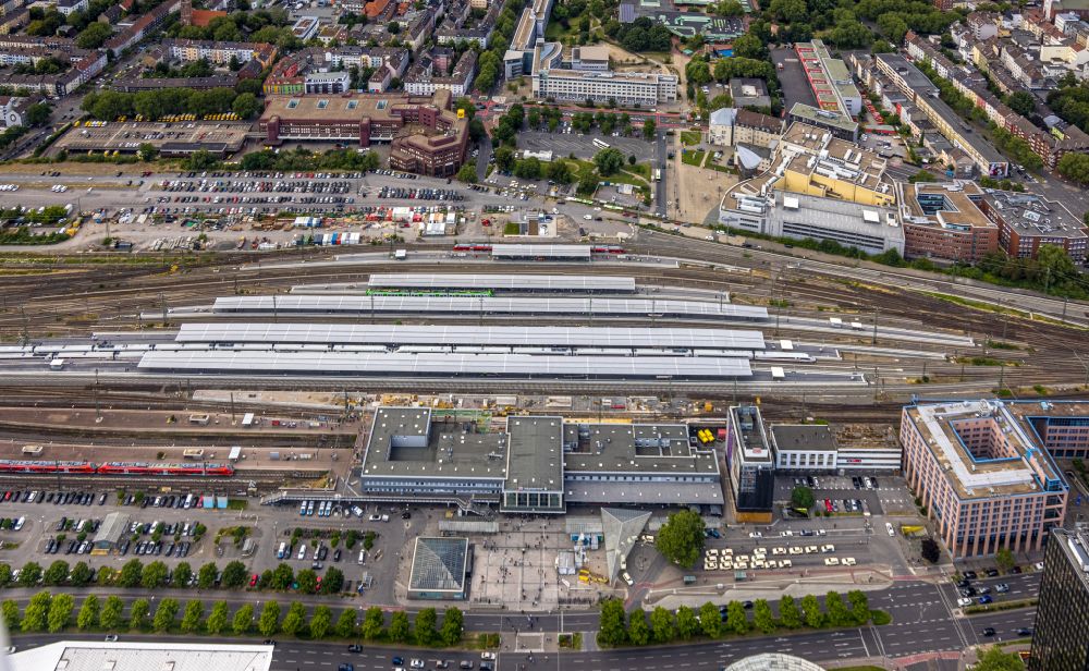 Aerial image Dortmund - track progress and building of the main station of the railway in Dortmund in the state North Rhine-Westphalia, Germany