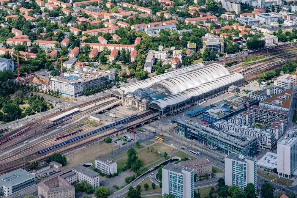 Aerial image Dresden - Track progress and building of the main station of the railway in Dresden in the state Saxony, Germany