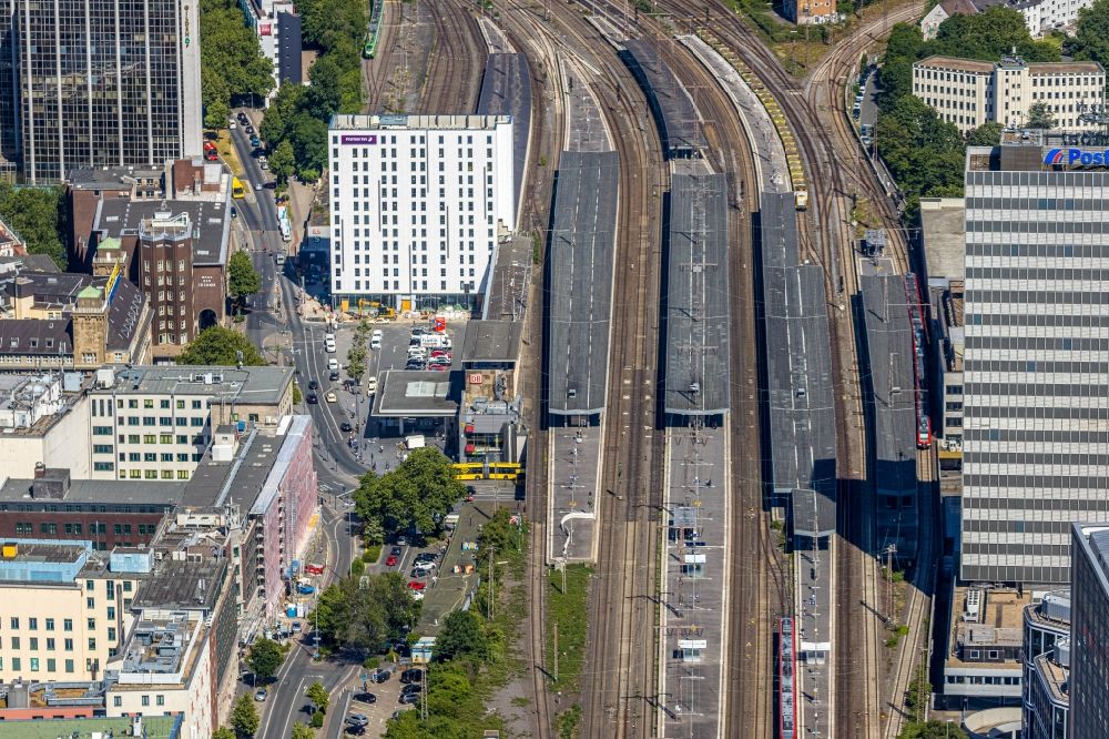 Essen from the bird's eye view: Track progress and building of the main station of the railway in Essen in the state North Rhine-Westphalia, Germany