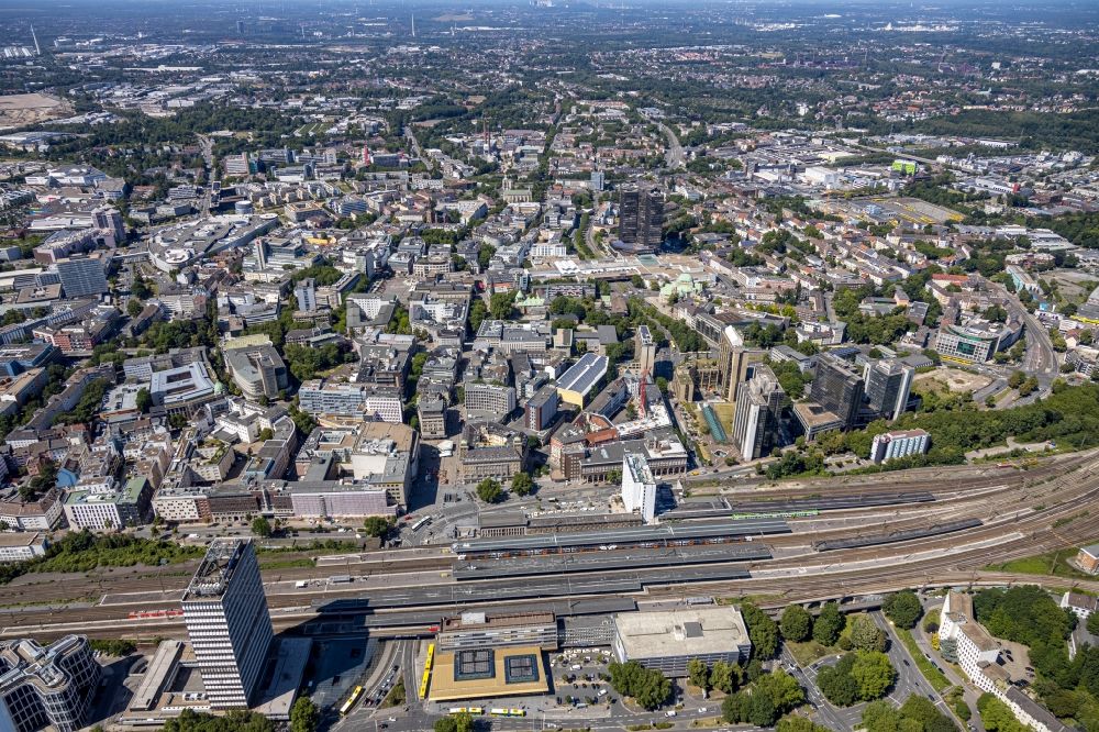 Essen from above - Federal police station on track progress and building of the main station of the railway in Essen in the state North Rhine-Westphalia, Germany