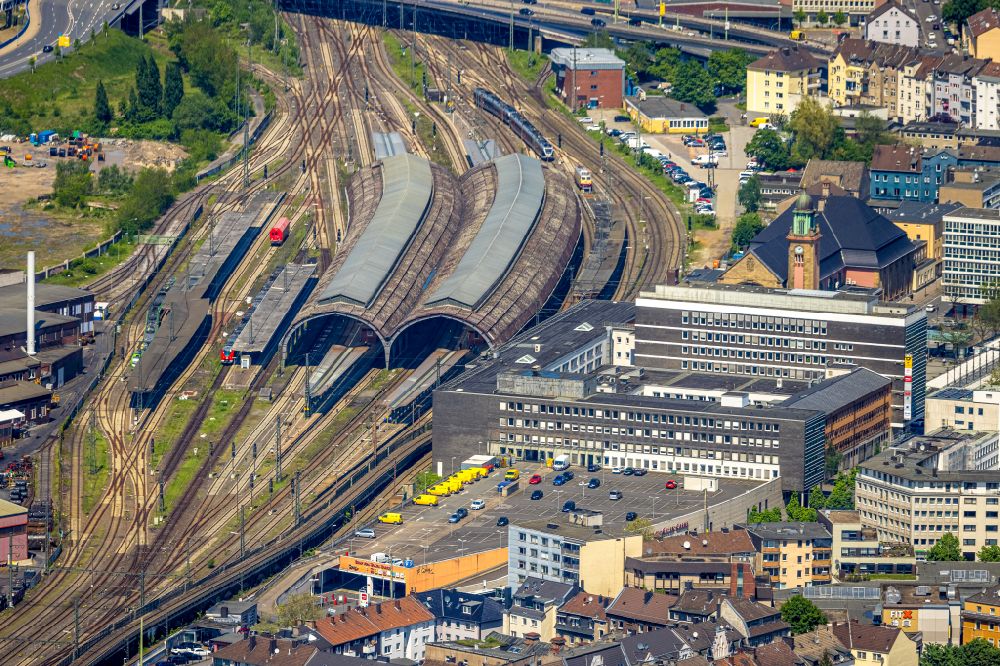 Aerial image Hagen - Track progress and building of the main station of the railway in Hagen in the state North Rhine-Westphalia