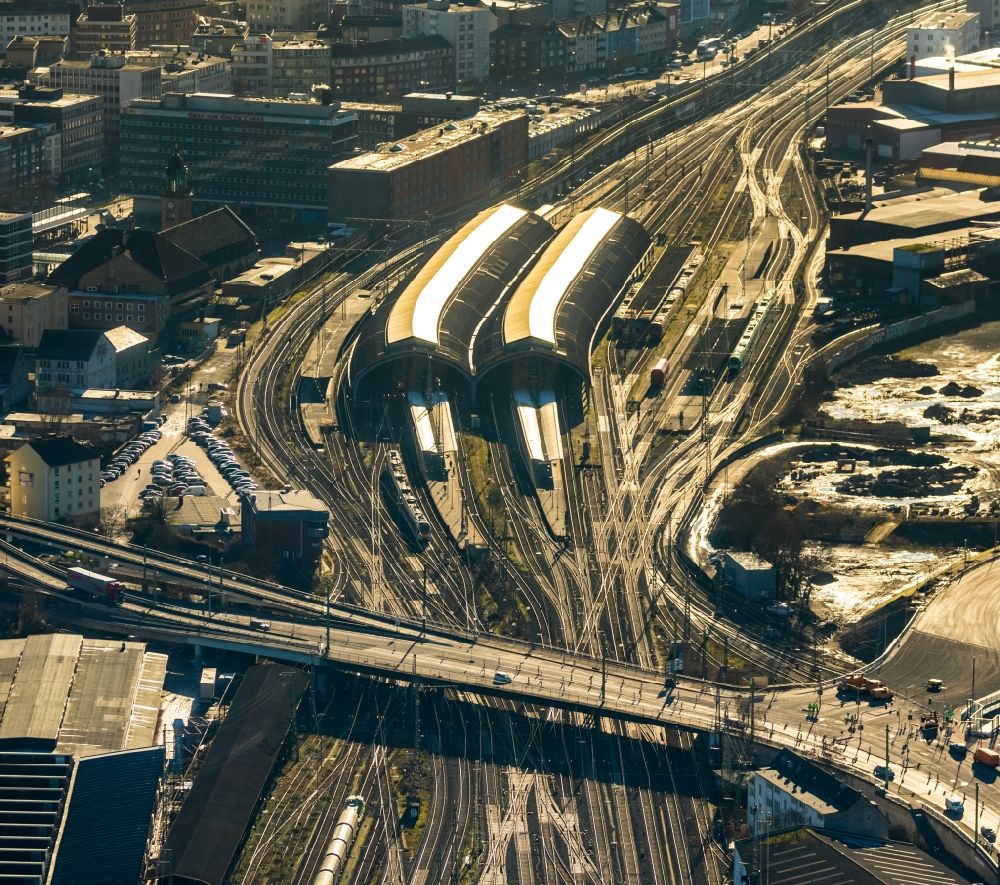 Hagen from the bird's eye view: Track progress and building of the main station of the railway in Hagen in the state North Rhine-Westphalia, Germany