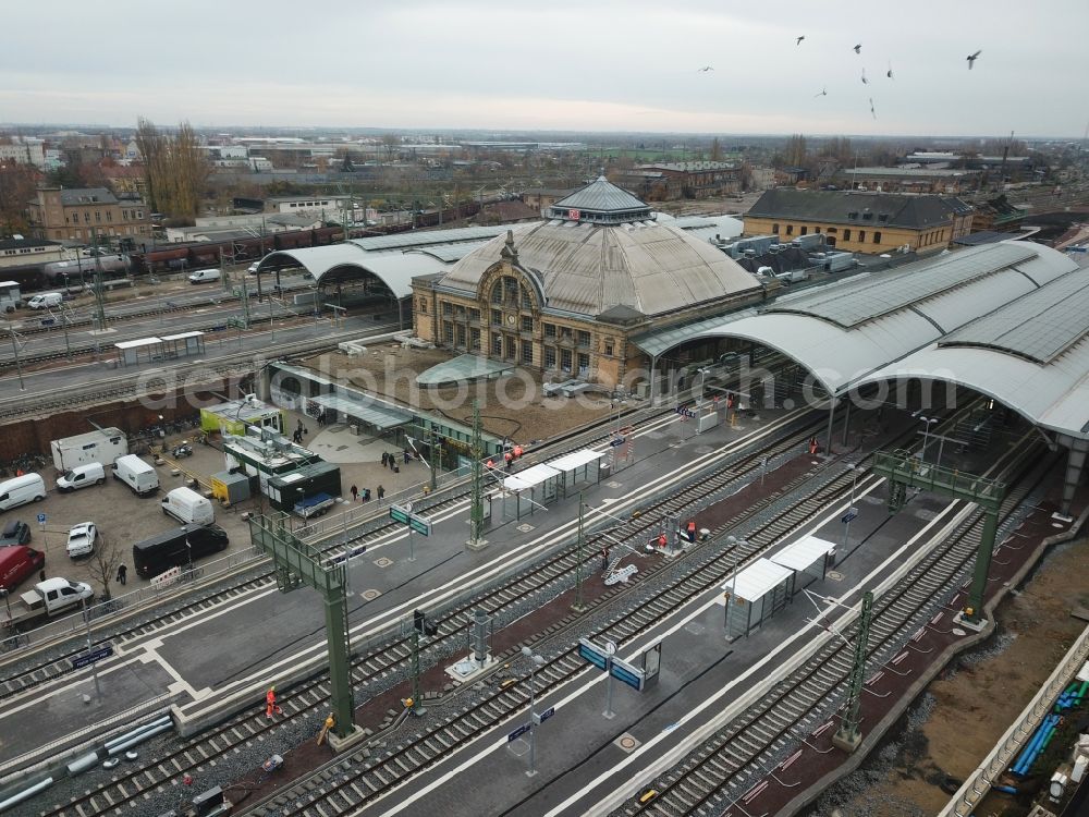 Aerial image Halle (Saale) - Track progress and building of the main station of the railway in Halle (Saale) in the state Saxony-Anhalt, Germany
