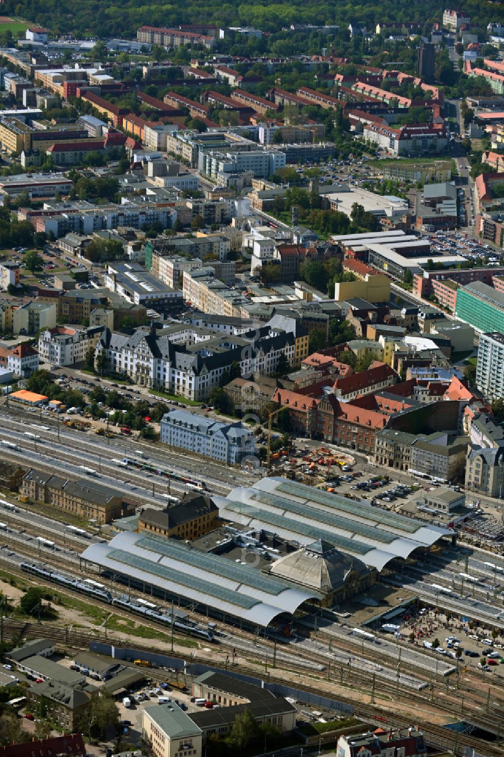 Aerial image Halle (Saale) - Track progress and building of the main station of the railway in Halle (Saale) in the state Saxony-Anhalt, Germany
