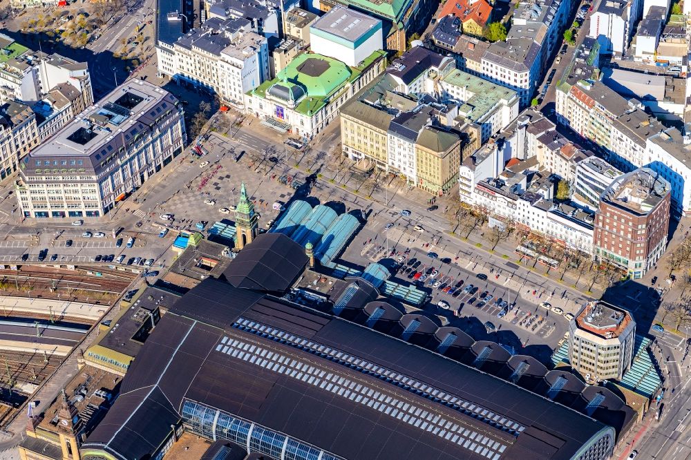 Hamburg from above - Track progress and building of the main station of the railway along the well-known promenade of Kirchenallee in Hamburg, Germany