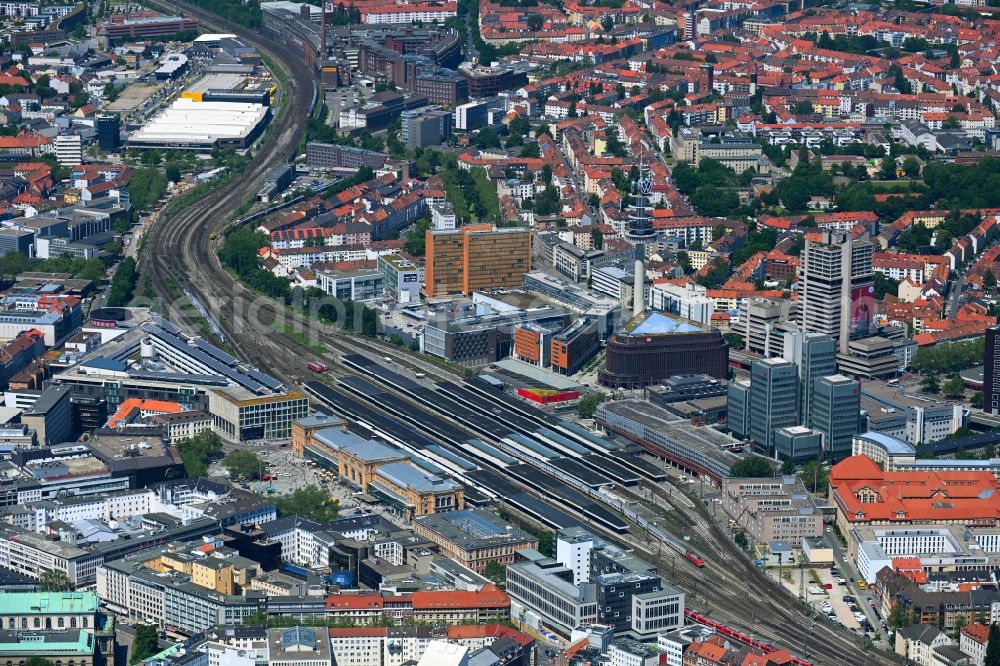 Aerial photograph Hannover - Track progress and building of the main station of the railway in Hannover in the state Lower Saxony, Germany