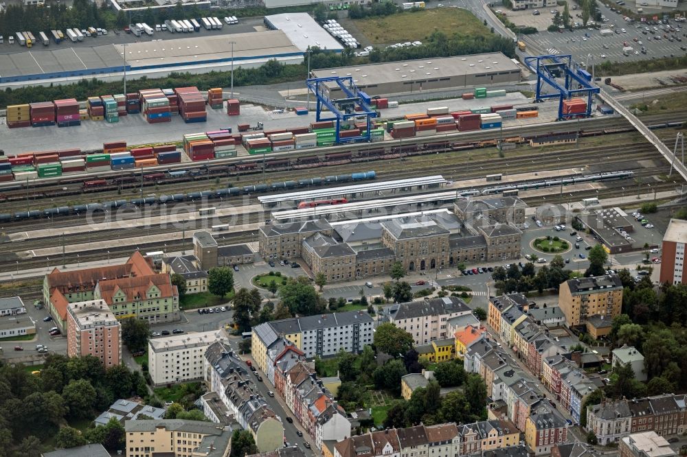Aerial photograph Hof - Track progress and building of the main station of the railway in Hof in the state Bavaria, Germany
