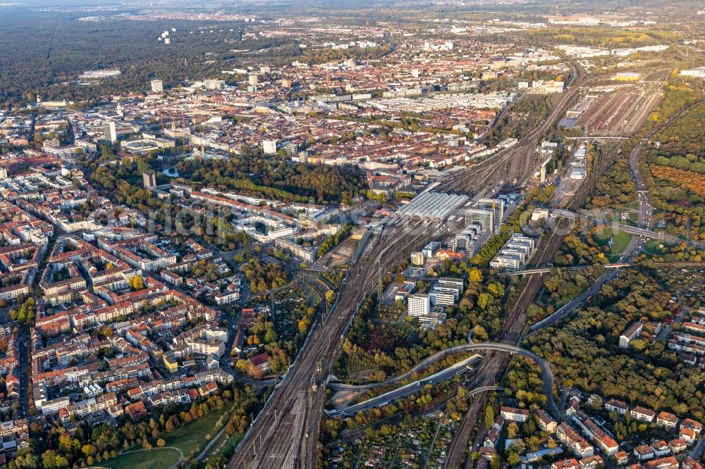 Aerial image Karlsruhe - Track progress and building of the main station of the railway in Karlsruhe in the state Baden-Wuerttemberg, Germany