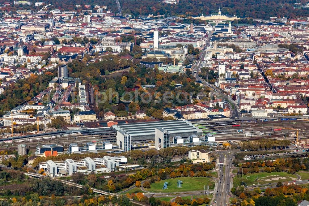 Karlsruhe from the bird's eye view: Track progress and building of the main station of the railway in front of the zoo in Karlsruhe in the state Baden-Wuerttemberg, Germany