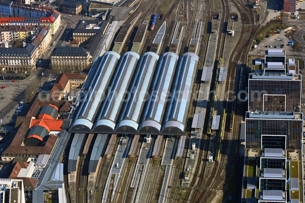 Karlsruhe from the bird's eye view: Track progress and building of the main station of the railway in the district Suedweststadt in Karlsruhe in the state Baden-Wurttemberg, Germany