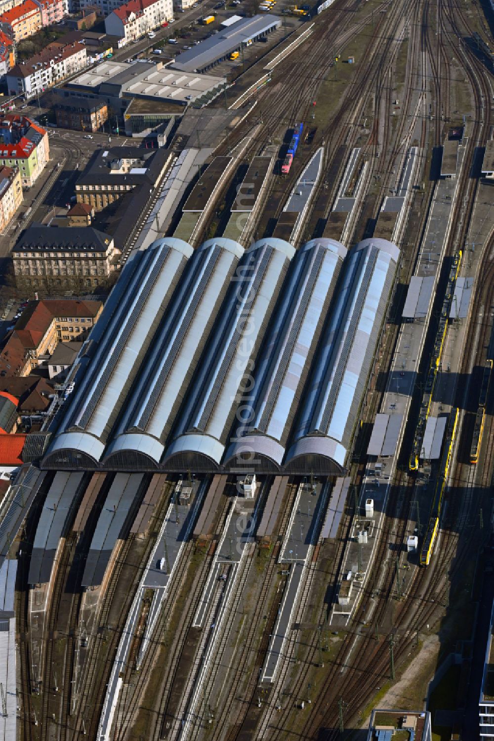 Aerial image Karlsruhe - Track progress and building of the main station of the railway in the district Suedweststadt in Karlsruhe in the state Baden-Wurttemberg, Germany