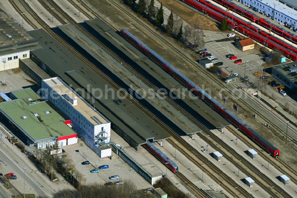 Aerial photograph Kempten (Allgäu) - Track progress and building of the main station of the railway in Kempten (Allgaeu) in the state Bavaria, Germany