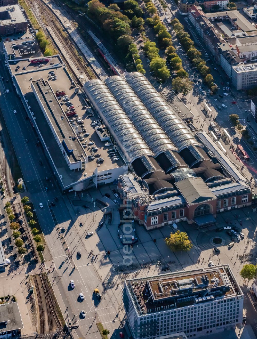 Kiel from the bird's eye view: Main station with building and tracks of Deutsche Bahn in Kiel in the state Schleswig-Holstein, Germany