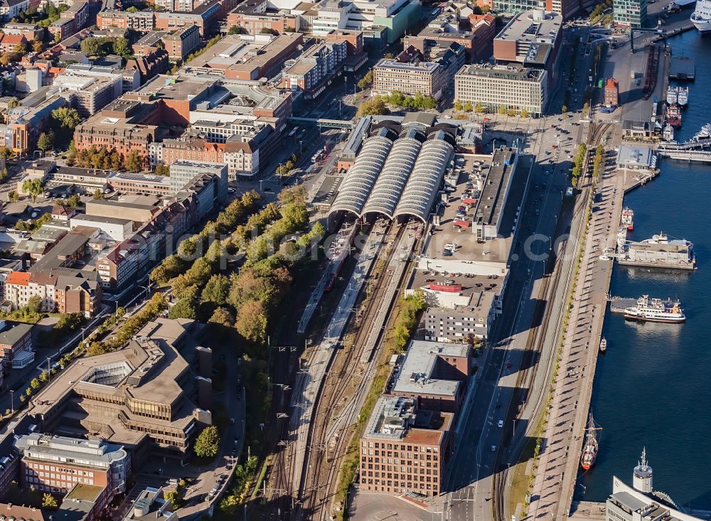 Aerial image Kiel - Main station with building and tracks of Deutsche Bahn in Kiel in the state Schleswig-Holstein, Germany