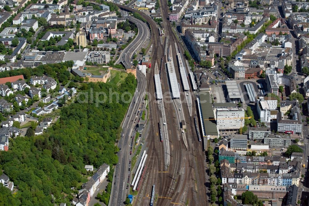 Koblenz from the bird's eye view: Track progress and building of the main station of the railway in Koblenz in the state Rhineland-Palatinate, Germany