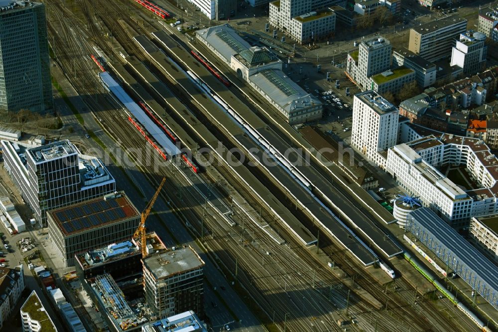 Aerial image Mannheim - Track progress and building of the main station of the railway in Mannheim in the state Baden-Wurttemberg, Germany