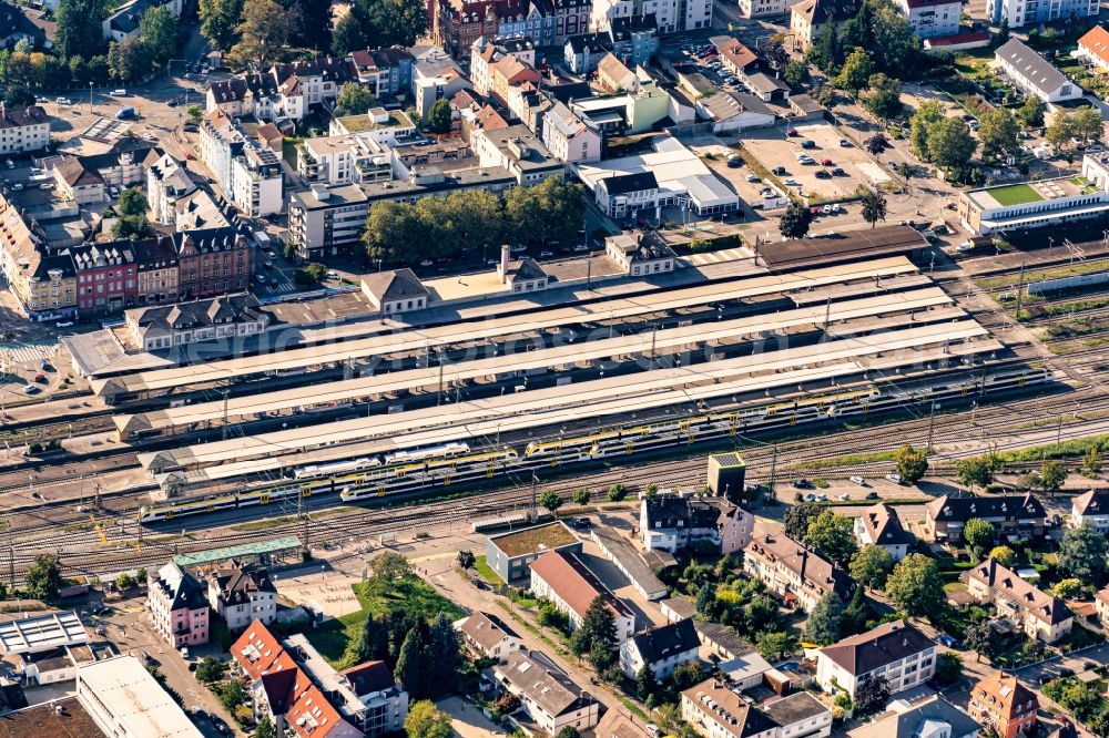 Aerial photograph Offenburg - Track progress and building of the main station of the railway in Offenburg in the state Baden-Wuerttemberg, Germany