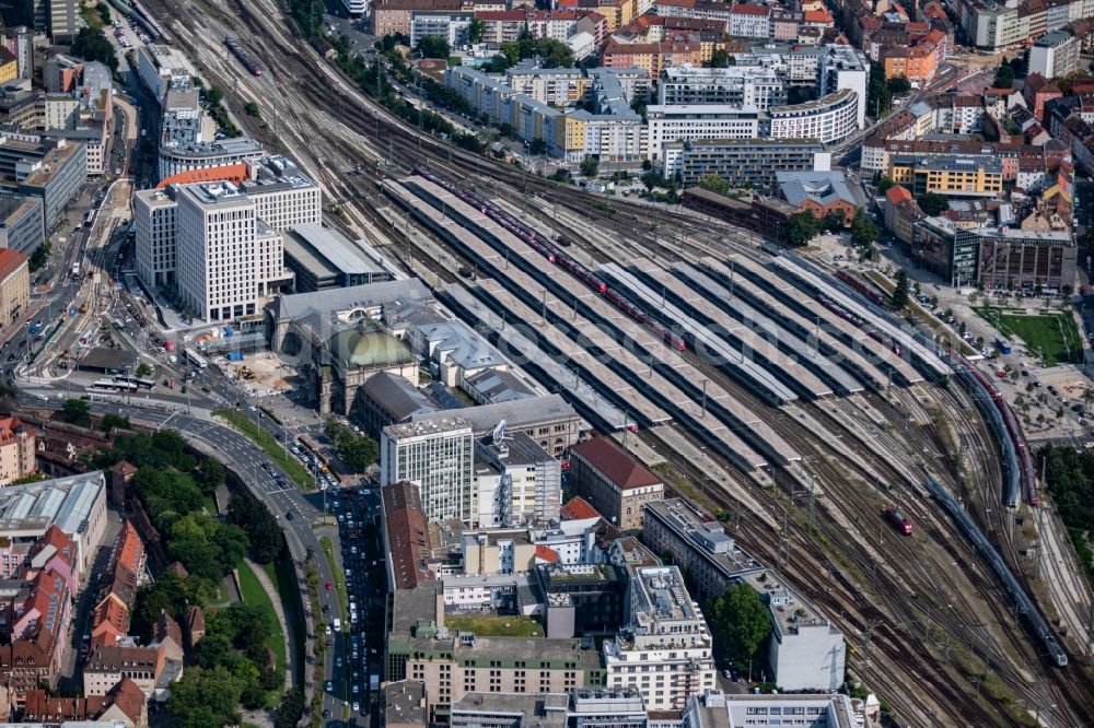 Nürnberg from the bird's eye view: Track progress and building of the main station of the railway in the district Mitte in Nuremberg in the state Bavaria, Germany