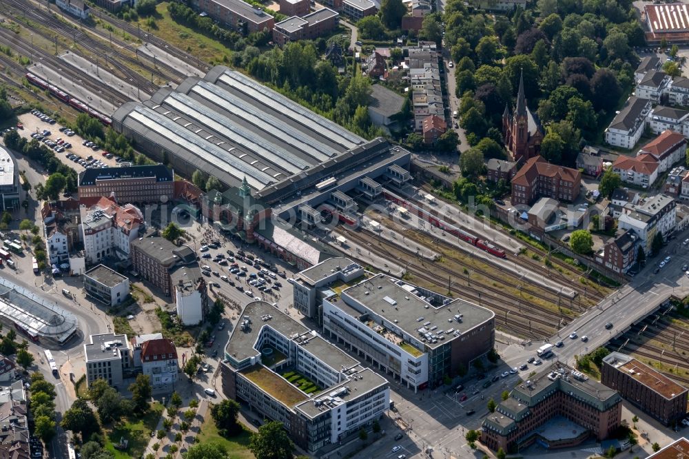 Lübeck from the bird's eye view: Main station of the railway in the district Sankt Lorenz Sued in Luebeck in the state Schleswig-Holstein