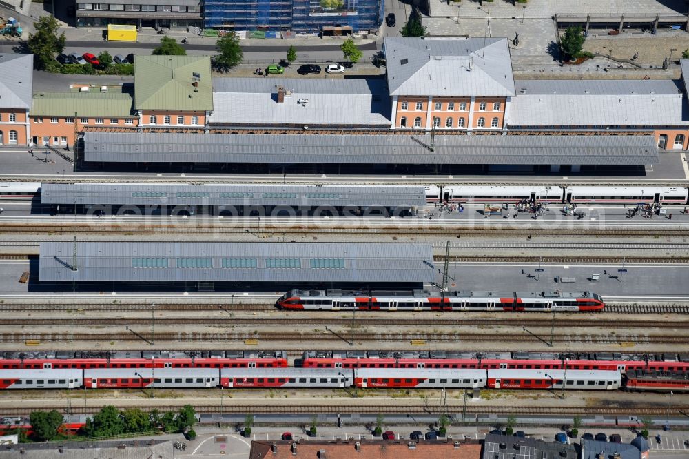 Aerial photograph Passau - Track progress and building of the main station of the railway in the district Sankt Nikola in Passau in the state Bavaria, Germany