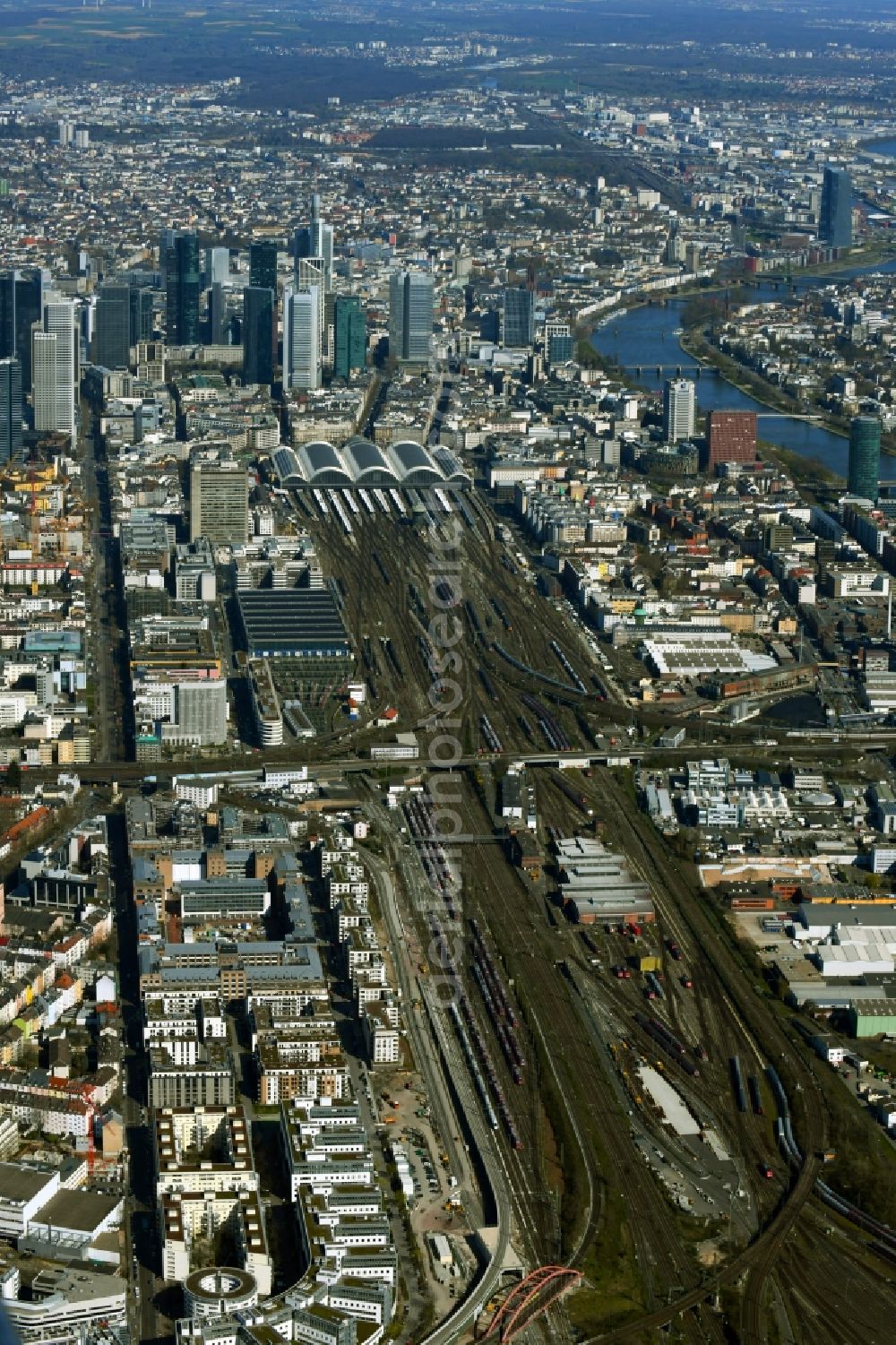 Frankfurt am Main from above - Track and building of the central station of the Deutsche Bahn in front of the high-rise tower skyline in Frankfurt am Main in the state of Hesse