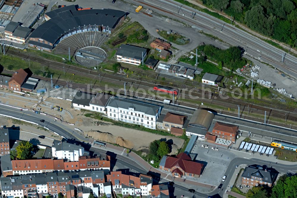 Wismar from above - Track progress and building of the main station of the railway on street Poeler Strasse in Wismar in the state Mecklenburg - Western Pomerania, Germany