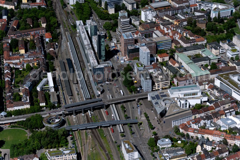 Aerial image Freiburg im Breisgau - Track progress and building of the main station of the railway in the district Altstadt in Freiburg im Breisgau in the state Baden-Wurttemberg, Germany