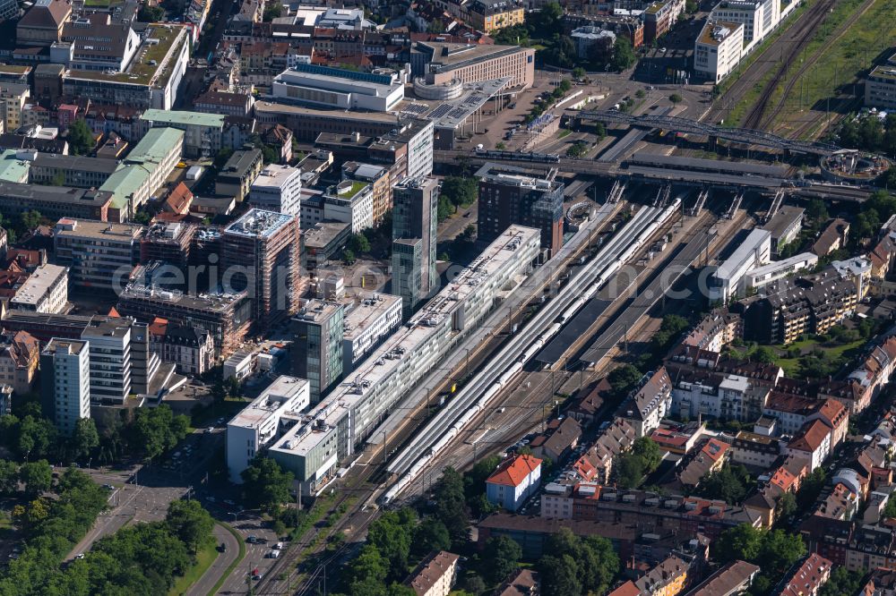 Aerial photograph Freiburg im Breisgau - Track progress and building of the main station of the railway in Freiburg im Breisgau in the state Baden-Wurttemberg, Germany