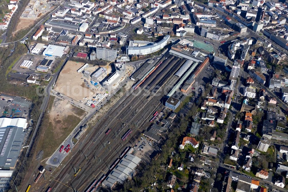 Aerial photograph Kassel - Track progress and building of the main station Kassel of the railway in the district Mitte in Kassel in the state Hesse, Germany