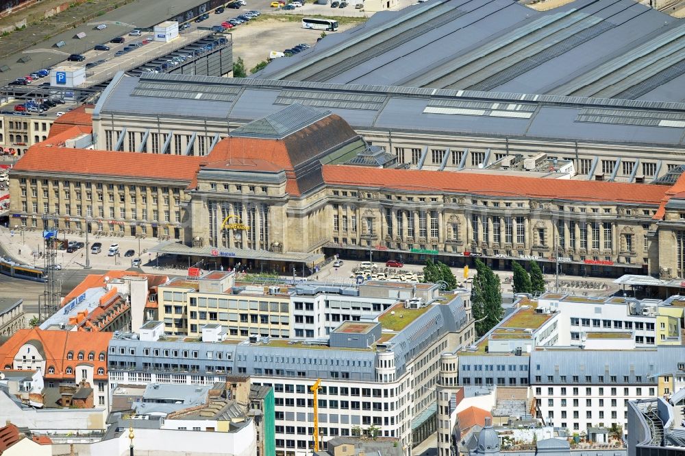 Aerial photograph Leipzig - View of the Leipzig Central Station and the shopping center in the walkways to the station