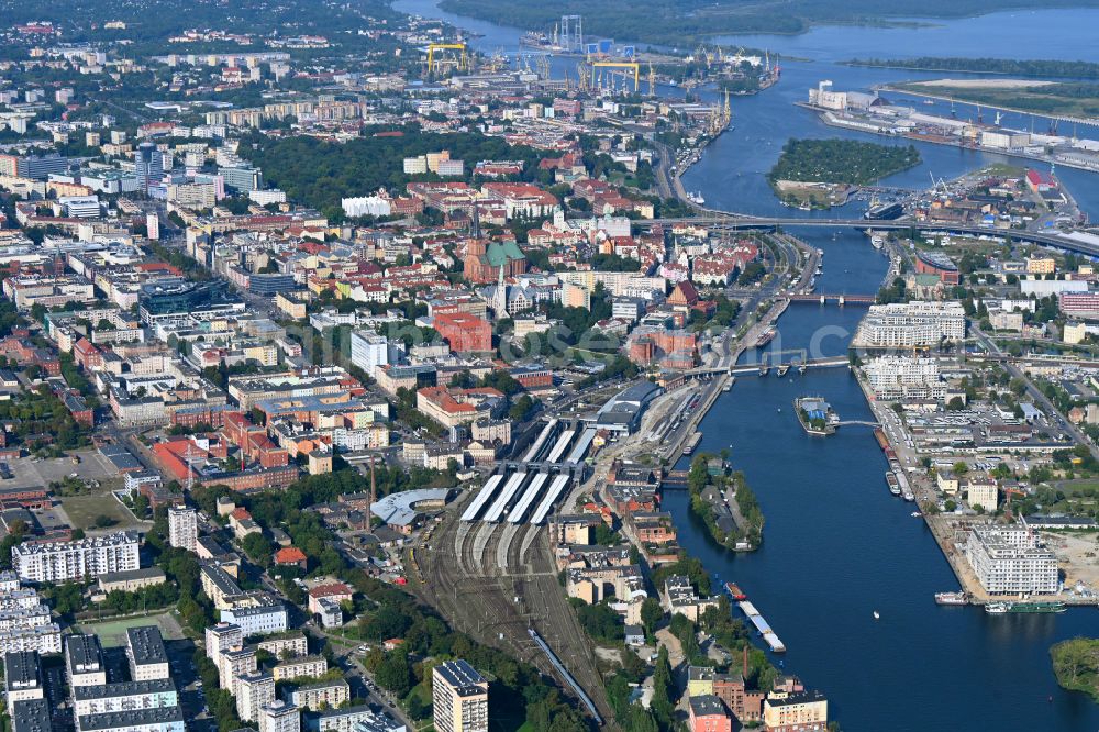 Aerial photograph Szczecin - Stettin - Track progress and building of the main station of the railway in Szczecin in West Pomeranian, Poland
