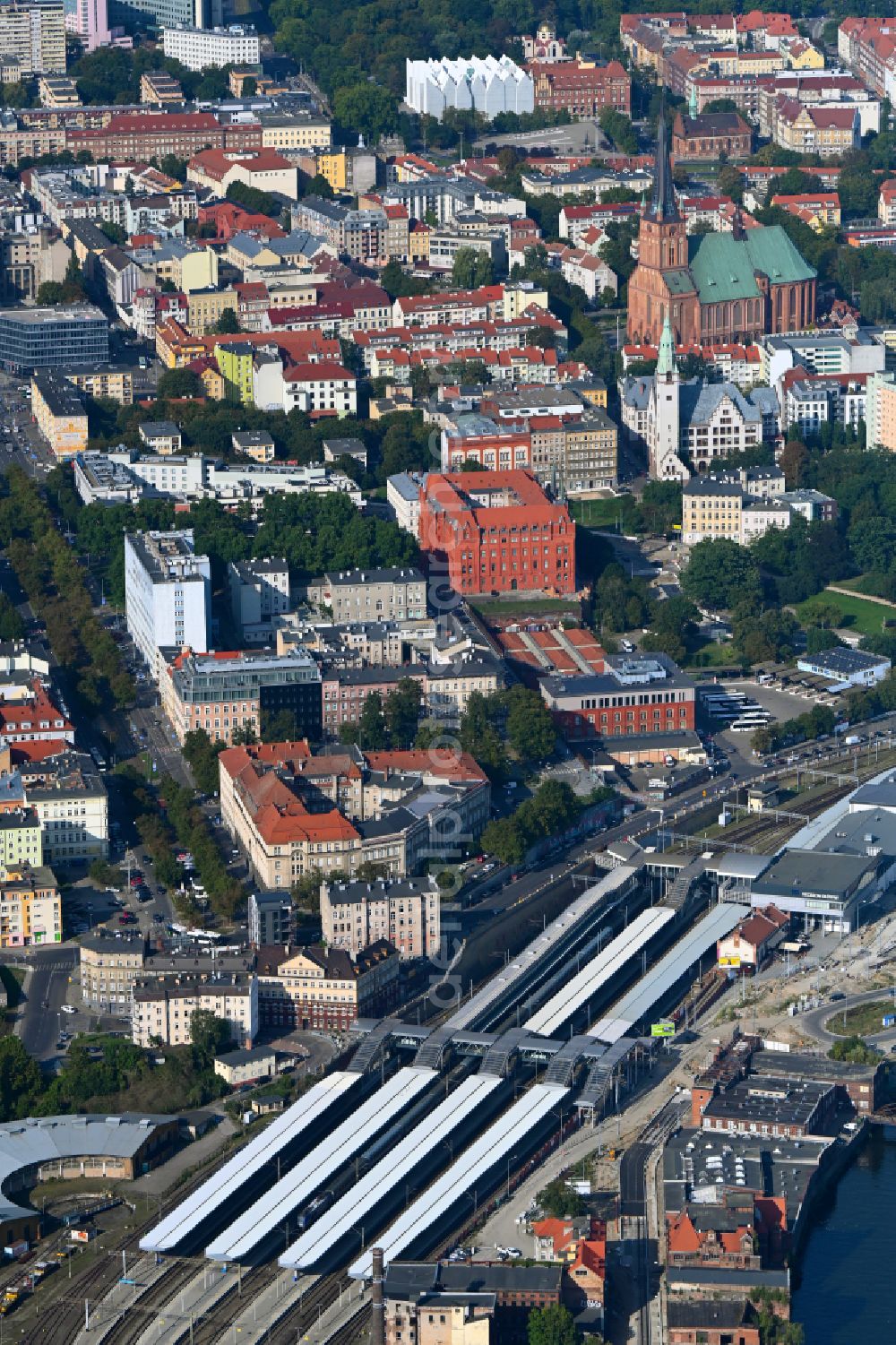 Aerial image Szczecin - Stettin - Track progress and building of the main station of the railway in Szczecin in West Pomeranian, Poland