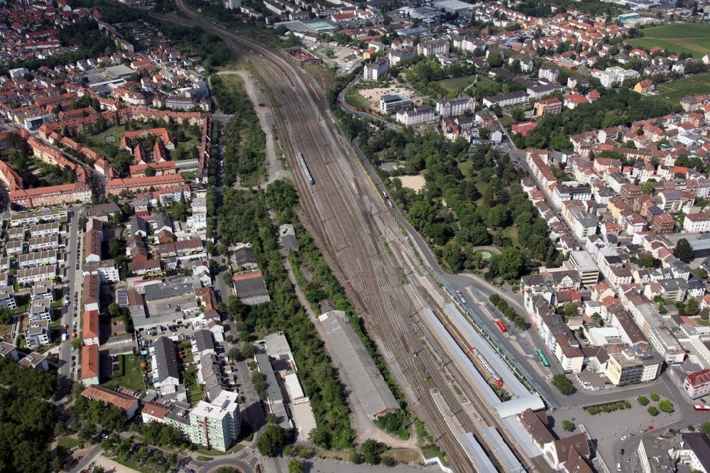 Worms from the bird's eye view: Track progress and building of the main station of the railway in Worms in the state Rhineland-Palatinate, Germany