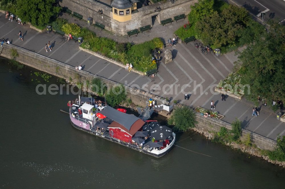 Aerial photograph Würzburg - Houseboat landing stage of the Main Cutter Wuerzburg on the shore area of Main in the district Altstadt in Wuerzburg in the state Bavaria, Germany