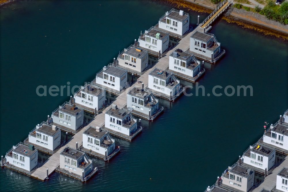Aerial photograph Kappeln - House boat berths and moorings Schwimmende Haeuser on the shore area on Schleidamm in the district OstseeResort in Kappeln in the state Schleswig-Holstein, Germany