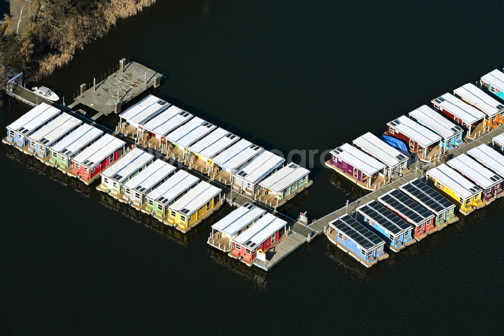 Zernsdorf from the bird's eye view: House boat berths and moorings on the shore area on Kruepelsee on street Undinestrasse in Zernsdorf in the state Brandenburg, Germany