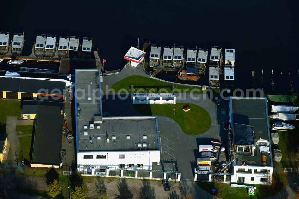 Brandenburg an der Havel from above - House boat berths and moorings on the shore area of Marina Nieofhavel on Wiesenweg in Brandenburg an der Havel in the state Brandenburg, Germany