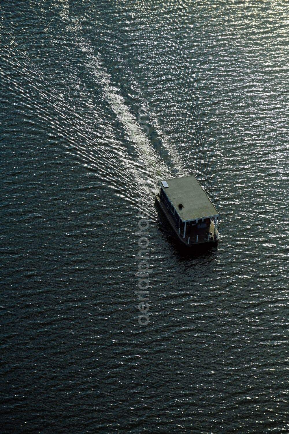 Aerial photograph Neuendorf - Houseboat in motion on the water surface on Breitlingsee in Neuendorf in the state Brandenburg, Germany