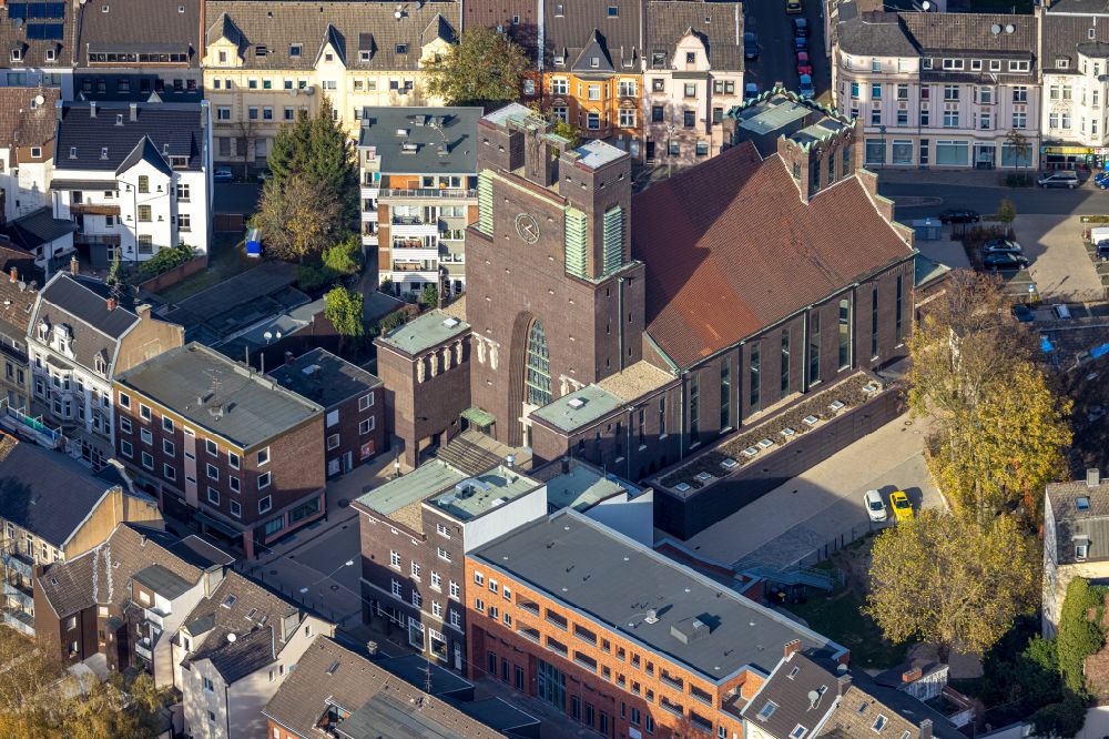 Aerial image Gelsenkirchen - Construction site for renovation and reconstruction work on the church building Heilig-Kreuz-Kirche on Bochumer Strasse in the district Ueckendorf in Gelsenkirchen at Ruhrgebiet in the state North Rhine-Westphalia, Germany