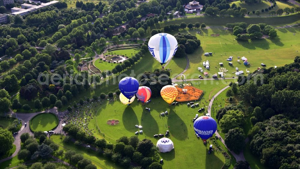 Aerial photograph Bonn - Hot air balloon over the Rheinaue flying over the airspace in the district Hochkreuz in Bonn in the state North Rhine-Westphalia, Germany