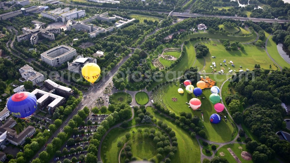 Aerial image Bonn - Hot air balloon over the Rheinaue flying over the airspace in the district Hochkreuz in Bonn in the state North Rhine-Westphalia, Germany