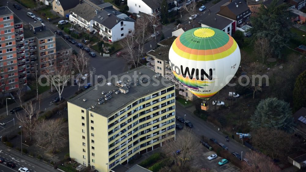 Bonn from the bird's eye view: Hot air balloon with advertising from sponsor Prowin in flight over Bonn in the state North Rhine-Westphalia, Germany