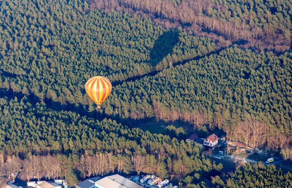 Beelitz from above - Hot air balloon flying over the airspace in Beelitz in the state Brandenburg, Germany