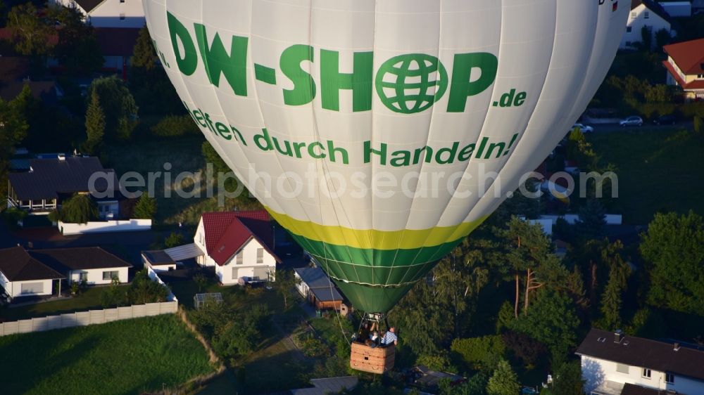 Aerial photograph Oberpleis - Hot air balloon in flight over Oberpleis in the state North Rhine-Westphalia, Germany
