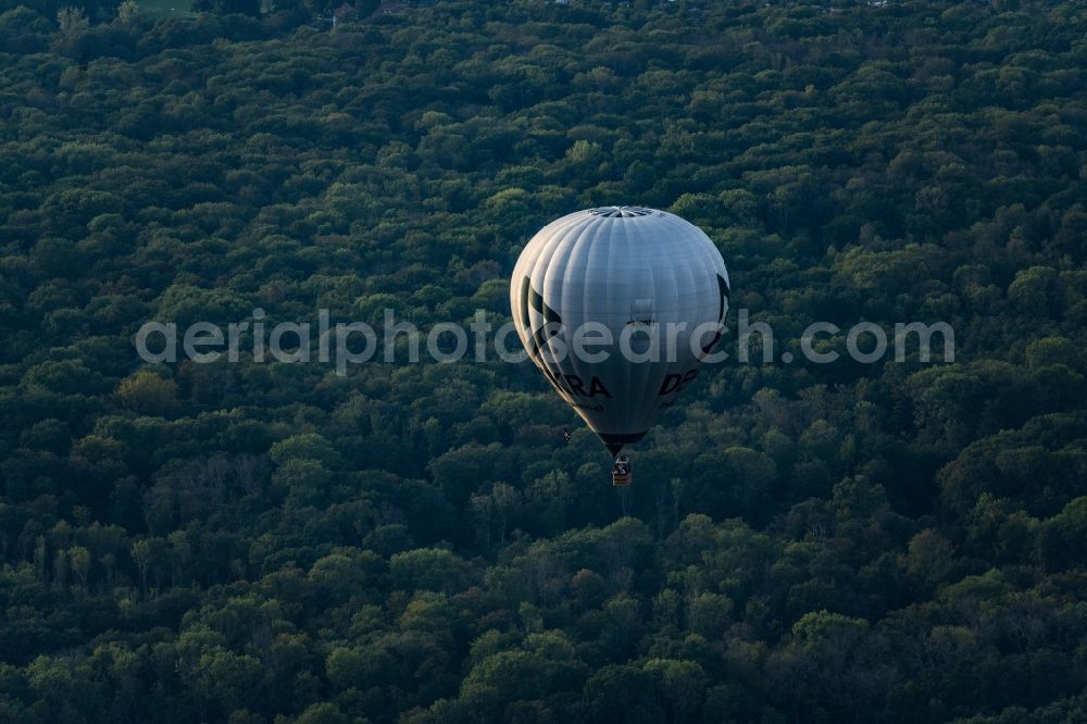 Aerial photograph Leipzig - Hot air balloon with the identifier D-ODTI flying over the airspace in the district Connewitz in Leipzig in the state Saxony, Germany