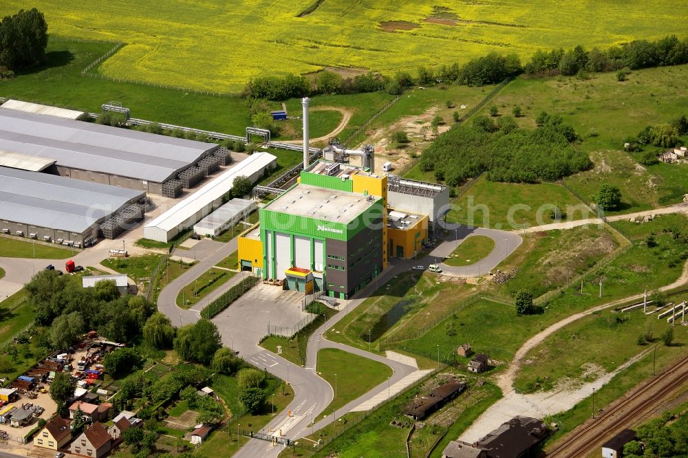 Aerial photograph Stavenhagen - Power plants of the combined heat and power plant of the waste and waste incineration plant EEW Energy from Waste GmbH in the Reuterstadt Stavenhagen in the state Mecklenburg-Western Pomerania, Germany