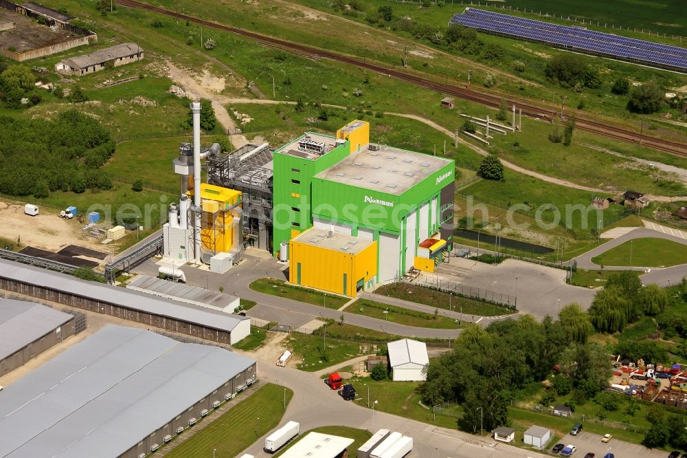 Stavenhagen from the bird's eye view: Power plants of the combined heat and power plant of the waste and waste incineration plant EEW Energy from Waste GmbH in the Reuterstadt Stavenhagen in the state Mecklenburg-Western Pomerania, Germany
